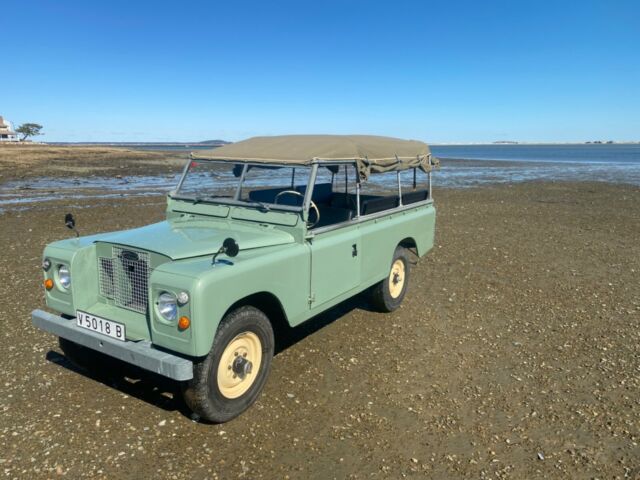 Land Rover Defender 1972 image number 29