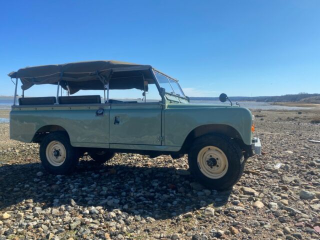 Land Rover Defender 1972 image number 32