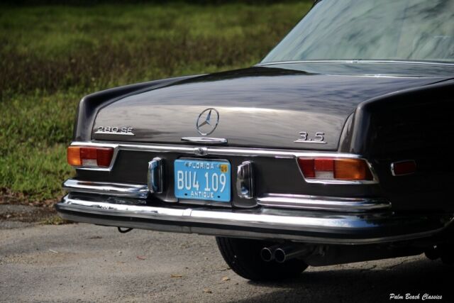 Mercedes-Benz 200-Series 1971 image number 20