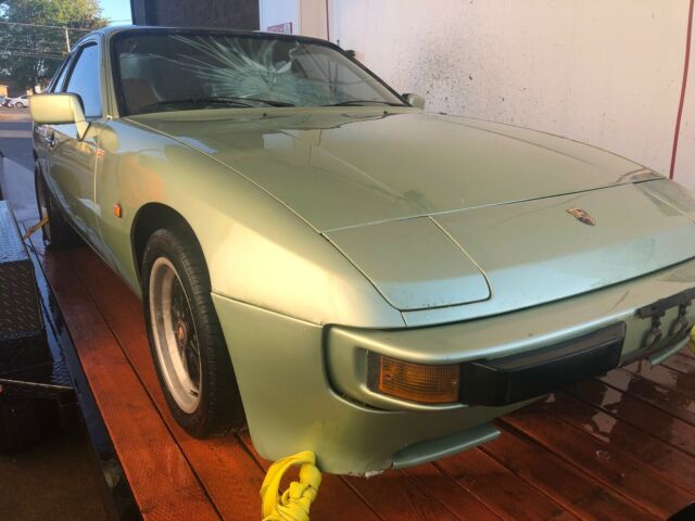 Porsche 924 1977 image number 2