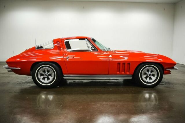 Chevrolet Corvette 1965 image number 30