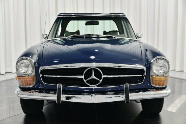 Mercedes-Benz SL-Class 1969 image number 1