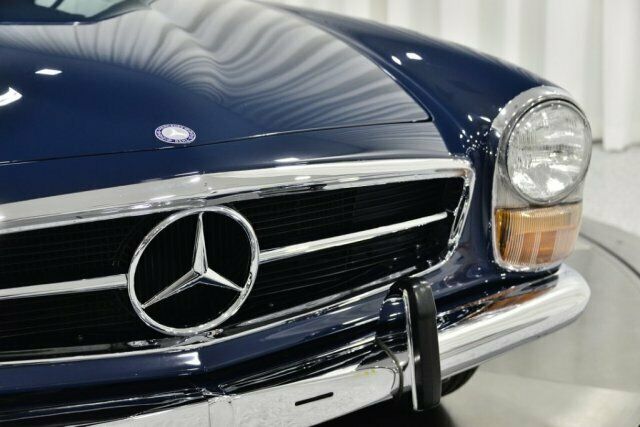 Mercedes-Benz SL-Class 1969 image number 2