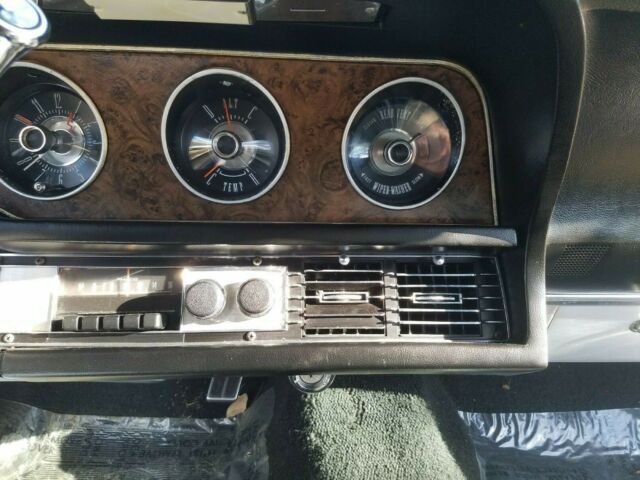 Ford Thunderbird 1968 image number 4