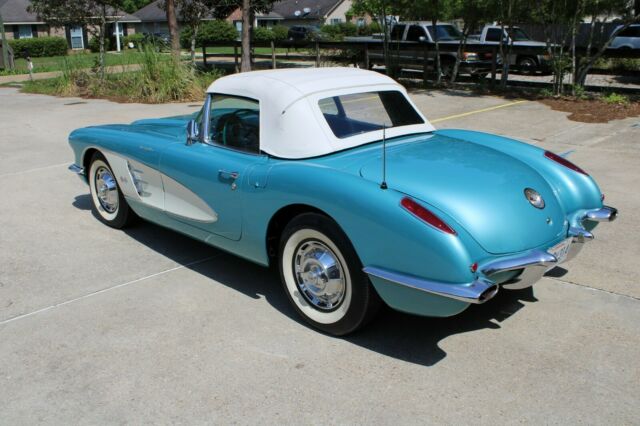 Chevrolet Corvette 1959 image number 28