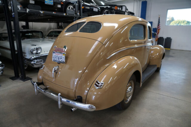 Ford 2 Door Sedan Deluxe 1940 image number 15