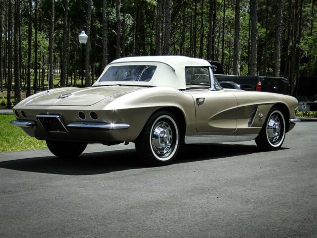 Chevrolet Corvette 1962 image number 29