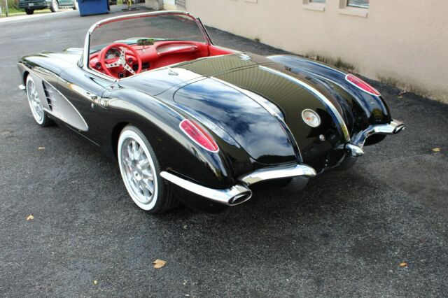 Chevrolet Corvette 1963 image number 21