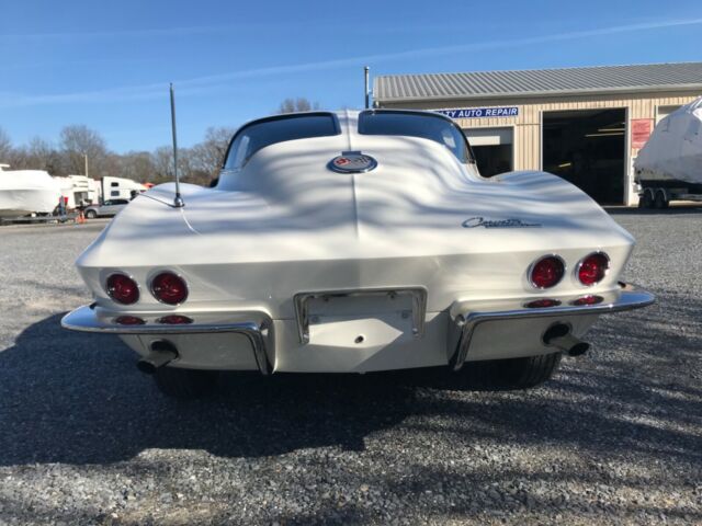 Chevrolet Corvette 1963 image number 21