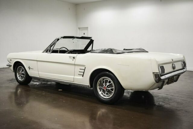 Ford Mustang 1966 image number 29