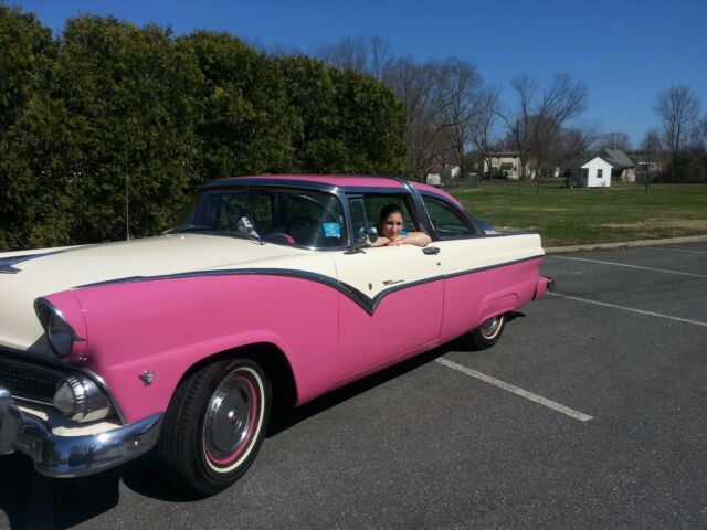 Ford Crown Victoria 1955 image number 35