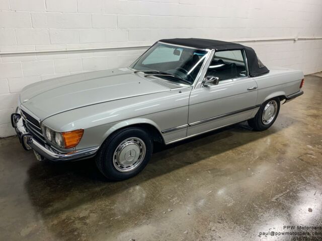 Mercedes-Benz SL-Class 1973 image number 11