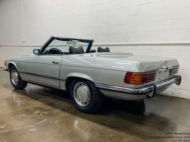 Mercedes-Benz SL-Class 1973 image number 2