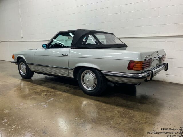 Mercedes-Benz SL-Class 1973 image number 8