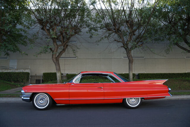 Cadillac DeVille 1961 image number 1