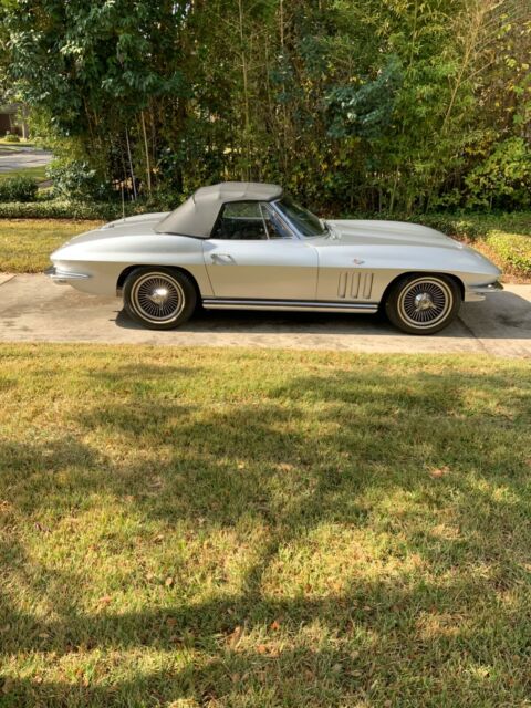 Chevrolet Corvette 1965 image number 0