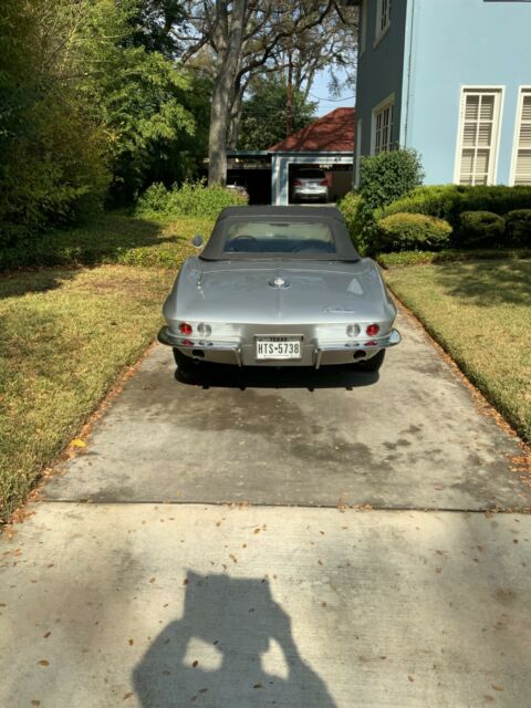 Chevrolet Corvette 1965 image number 16