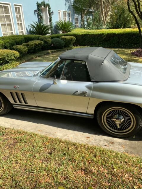 Chevrolet Corvette 1965 image number 17