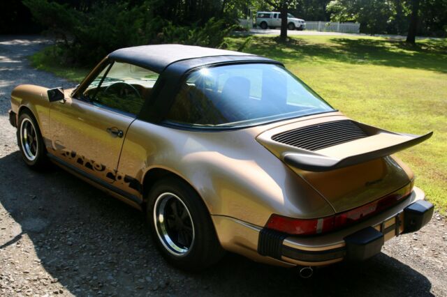 Porsche 911 1975 image number 28