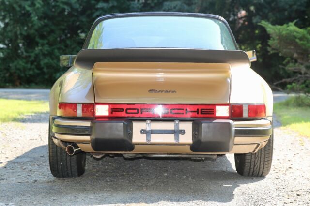 Porsche 911 1975 image number 30