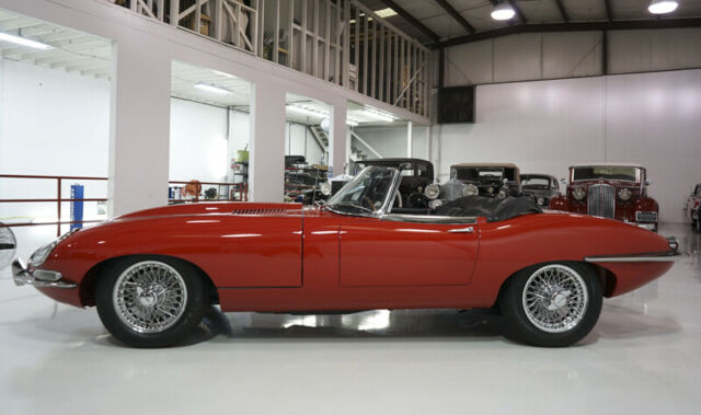 Jaguar E-Type 1967 image number 30