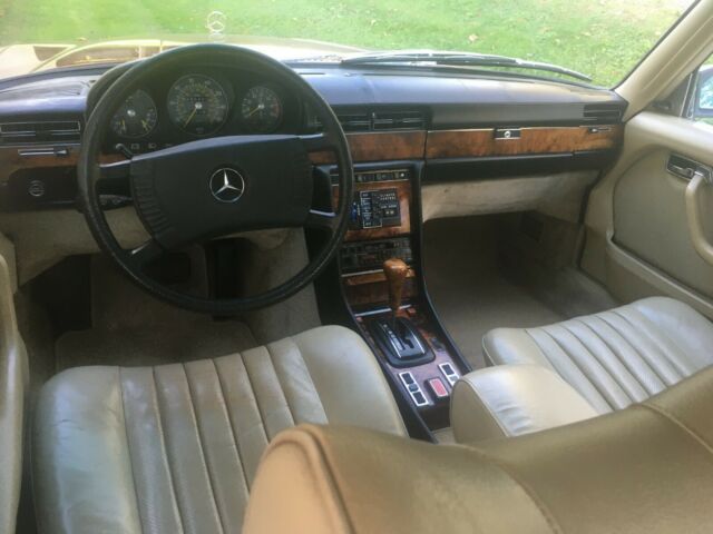 Mercedes-Benz 400-Series 1979 image number 47