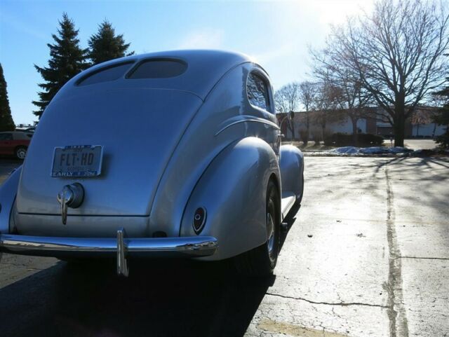 Ford Deluxe Tudor Sedan, 1939 image number 19