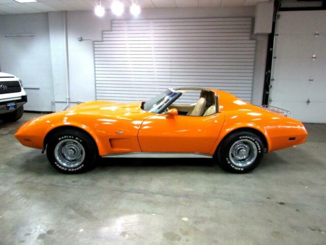 Chevrolet Corvette 1977 image number 19