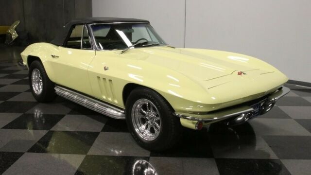 Chevrolet Corvette 1965 image number 17