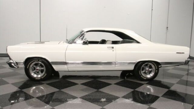 Ford Fairlane 1967 image number 2