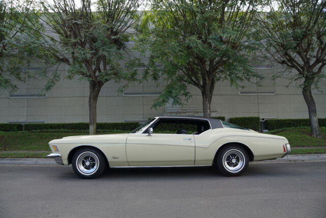 Buick Riviera 2 Door Boat Tail Hardtop with 25K original 1972 image number 1