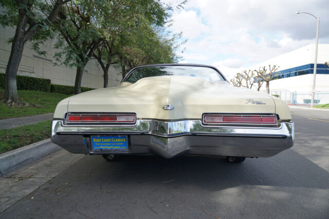 Buick Riviera 2 Door Boat Tail Hardtop with 25K original 1972 image number 11