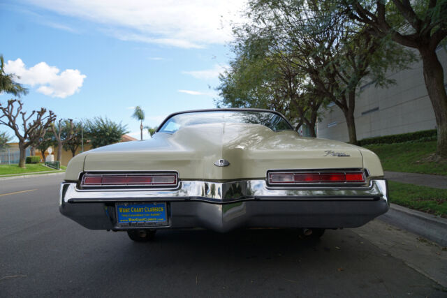 Buick Riviera 2 Door Boat Tail Hardtop with 25K original 1972 image number 13