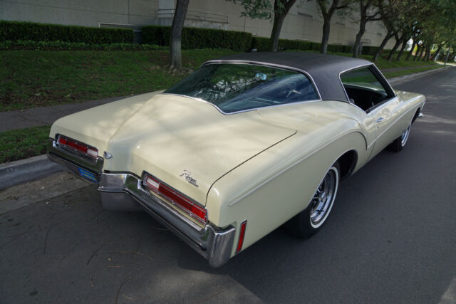 Buick Riviera 2 Door Boat Tail Hardtop with 25K original 1972 image number 17