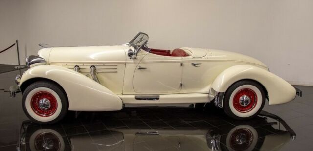 Cord 866 Boattail Speedster Replica 1976 image number 28