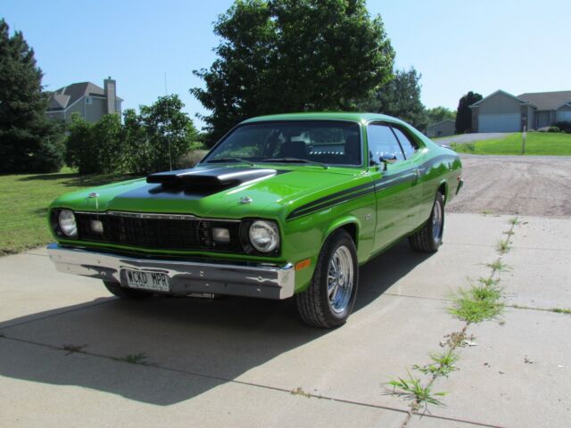 Plymouth Duster 1974 image number 0