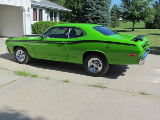 Plymouth Duster 1974 image number 1