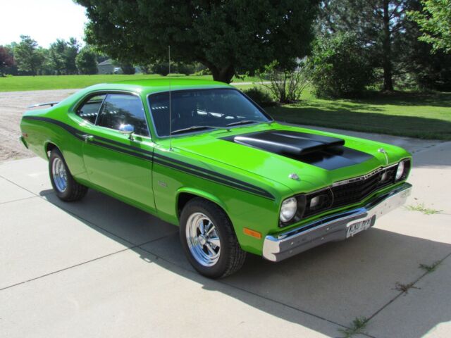 Plymouth Duster 1974 image number 13