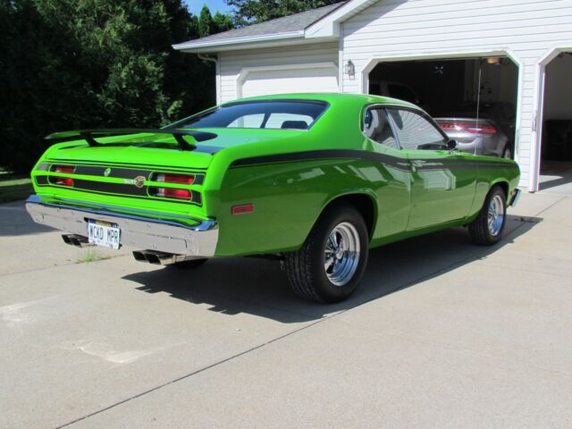 Plymouth Duster 1974 image number 2