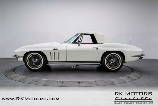 Chevrolet Corvette 1965 image number 39