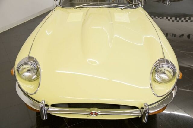 Jaguar E-Type 1969 image number 13