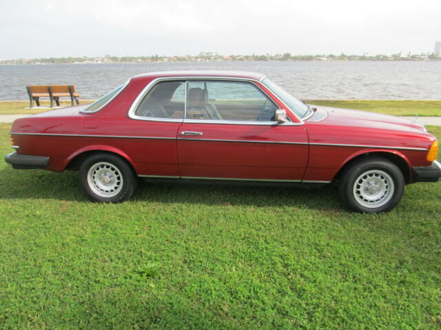 Mercedes-Benz 300-Series 1978 image number 26