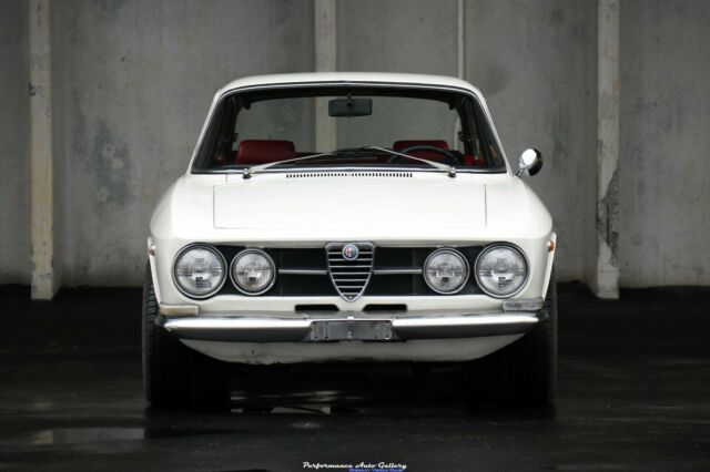 Alfa Romeo GTV 1969 image number 0