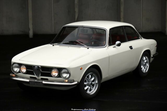 Alfa Romeo GTV 1969 image number 1