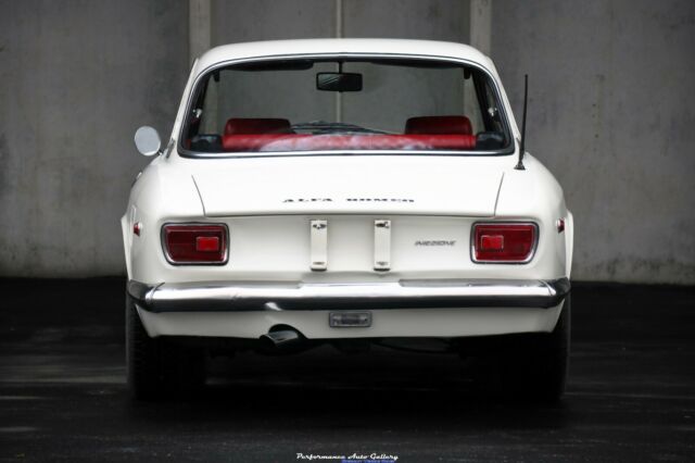 Alfa Romeo GTV 1969 image number 27