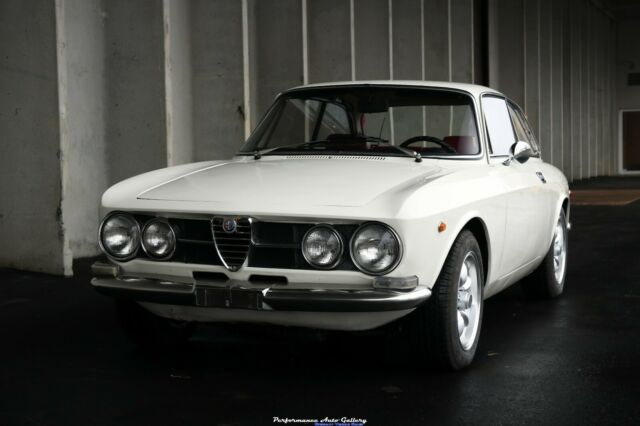 Alfa Romeo GTV 1969 image number 29