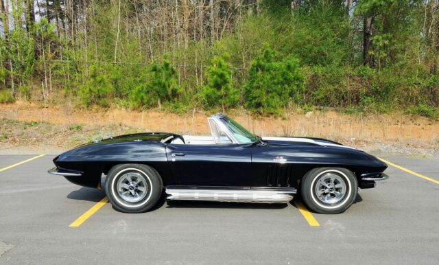 Chevrolet Corvette 1965 image number 12