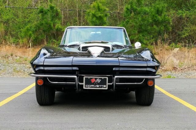 Chevrolet Corvette 1965 image number 2