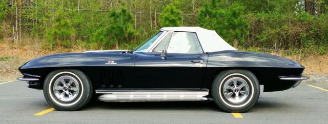 Chevrolet Corvette 1965 image number 23