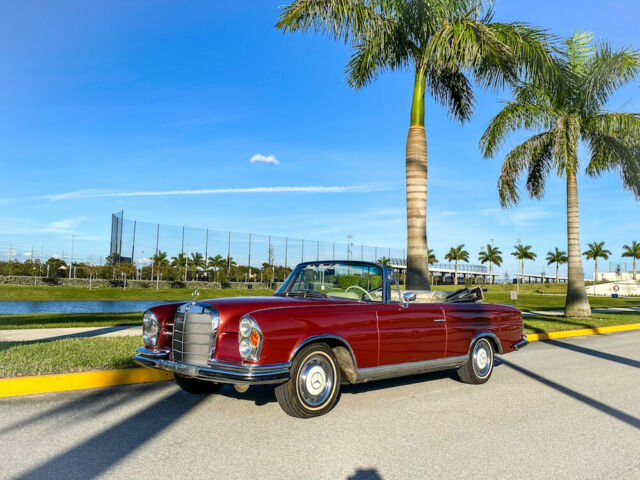 Mercedes-Benz 200-Series 1967 image number 13